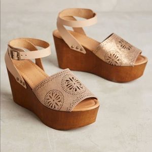 Liendo By Seychelles Granda Wedges